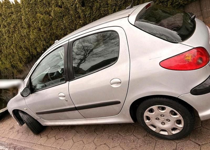 Gebraucht Peugeot 206 88 PS (64 kW) 2006 Silber Kleinwagen