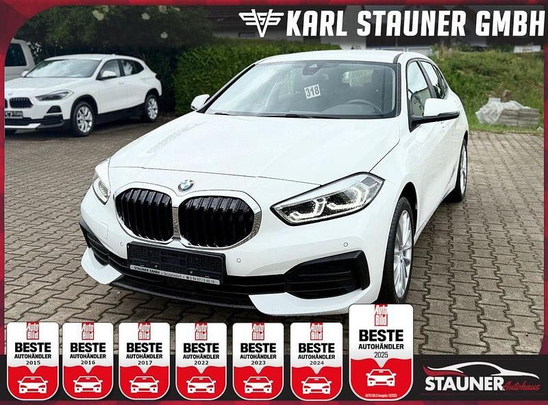 Weiß alpinweiss iii Gebraucht 2024 BMW 116 Advantage Kleinwagen | 21.280 € (Guter Preis) - Bild 1/2