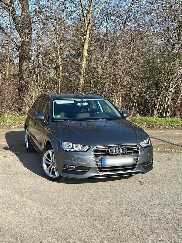Gebraucht Audi A3 Attraction 179 PS (131 kW) 2015 Grau Limousine
