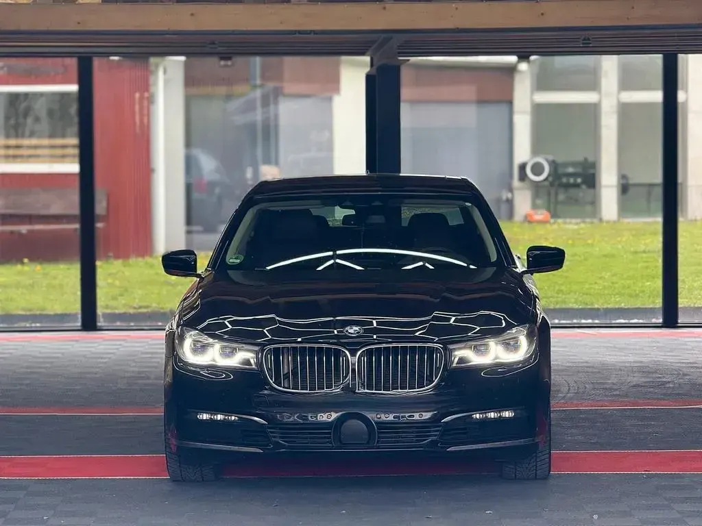 Gebraucht BMW 730L Sport Line 265 PS (194 kW) 2019 Schwarz Limousine