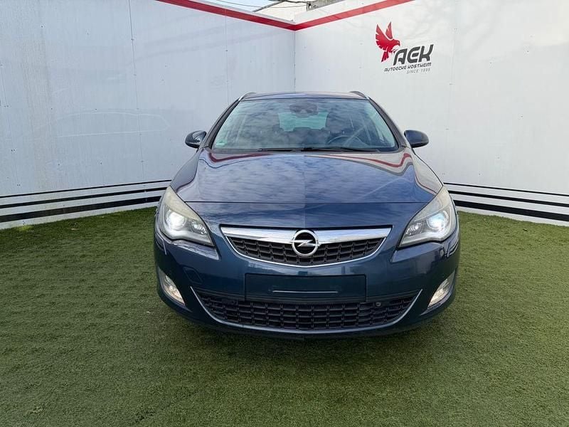 Gebraucht Opel Astra Innovation 179 PS (131 kW) 2011 Blau Kombi