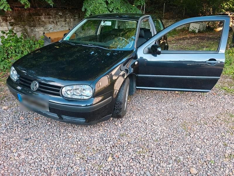 Schwarz Gebraucht 2002 VW Golf IV Kleinwagen | 799 € (Guter Preis) - Bild 1/4