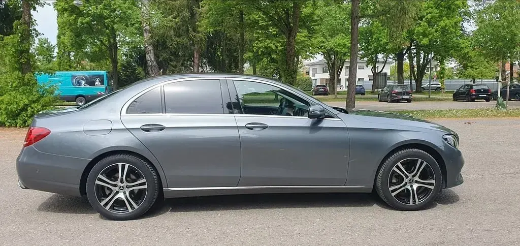 Gebraucht Mercedes E200 Avantgarde 150 PS (110 kW) 2017 Grau Limousine