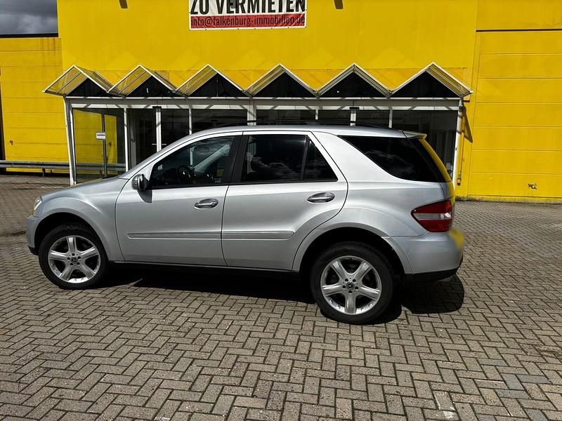 Gebraucht Mercedes ML320 224 PS (164 kW) 2006 Silber SUV