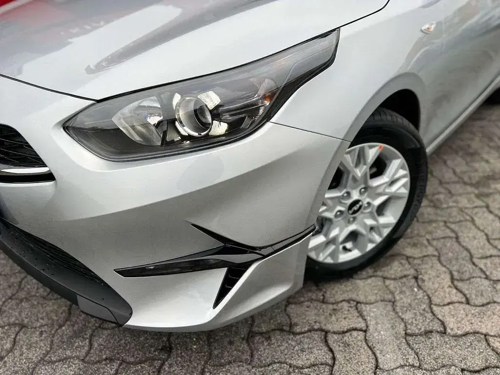 Nowe Kia Ceed Vision 140 KM (102 kW) 2026 Srebrny Hatchback