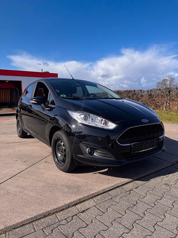 Gebraucht Ford Fiesta 101 PS (74 kW) 2016 Schwarz Limousine