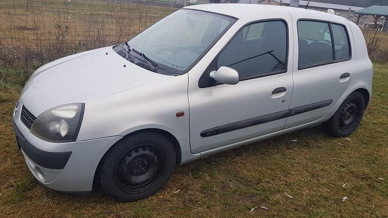 Grau Gebraucht 2002 Renault Clio II Kleinwagen | 700 € (Guter Preis) - Bild 1/4