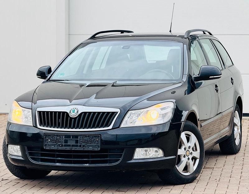 Schwarz Gebraucht 2010 Skoda Octavia Kombi | 2.900 € (Superpreis) - Bild 1/4