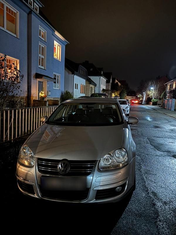 Grau Gebraucht 2005 VW Jetta Limousine | 2.000 € (Guter Preis) - Bild 1/4