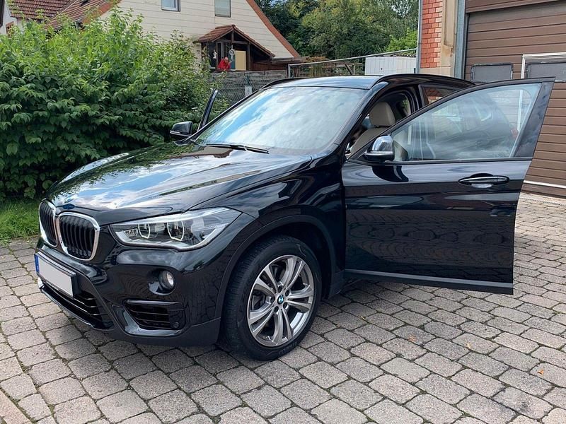 Schwarz Gebraucht 2018 BMW X1 Sport Line SUV | 20.500 € (Fairer Preis) - Bild 1/4