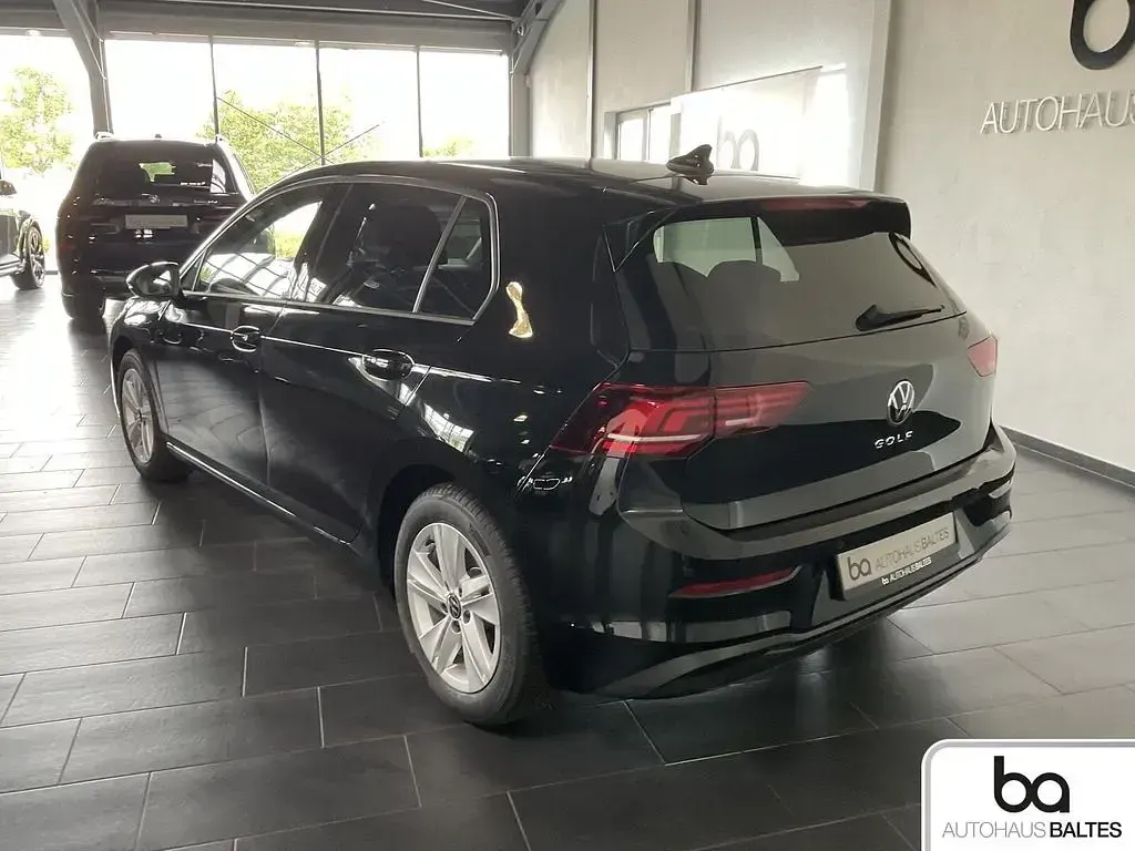 Gebraucht VW Golf VIII Life 150 PS (110 kW) 2025 Schwarz Limousine