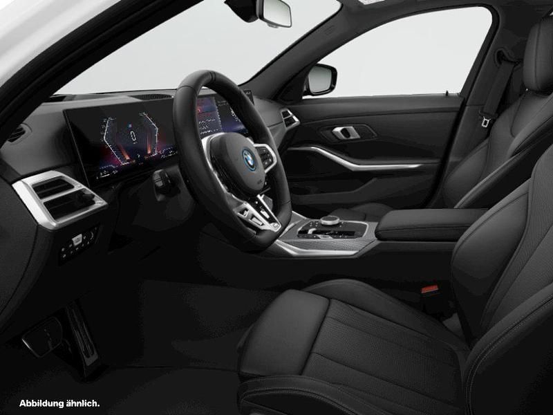 Gebraucht 2024 BMW 330e Comfort Edition Kombi | 51.693 € - Bild 1/2