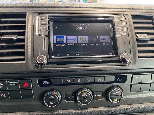 Gebraucht VW Multivan 150 PS (110 kW) 2019 Bambusgarden green Van