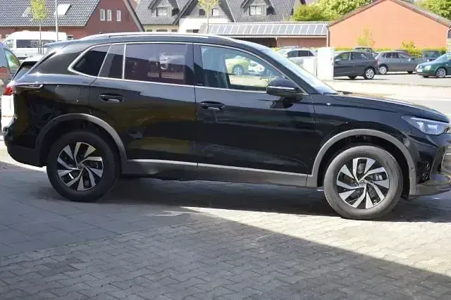 Neu VW Tiguan Life 150 PS (110 kW) 2026 Schwarz SUV