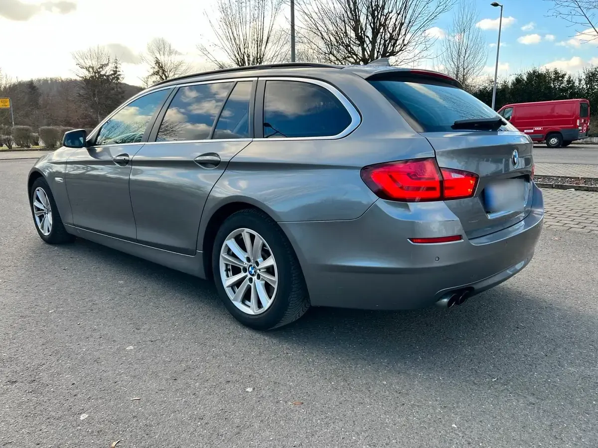 Gebraucht BMW 520 184 PS (135 kW) 2011 Grau Kombi