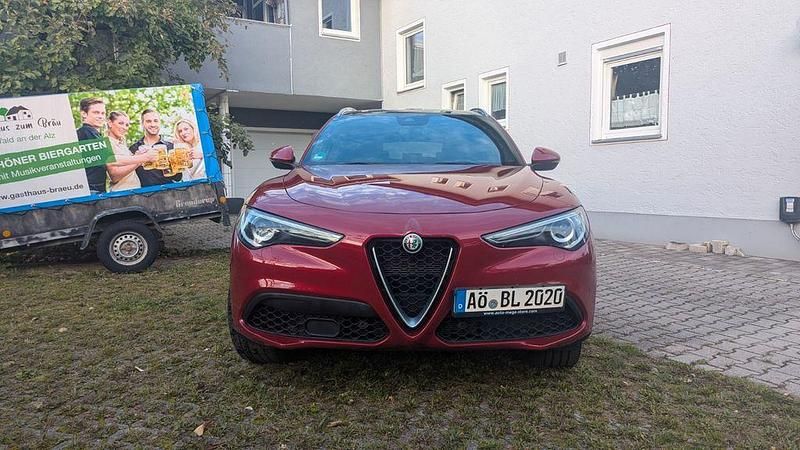 Rot Gebraucht 2018 Alfa Romeo Stelvio Tech Edition SUV | 27.100 € - Bild 1/4