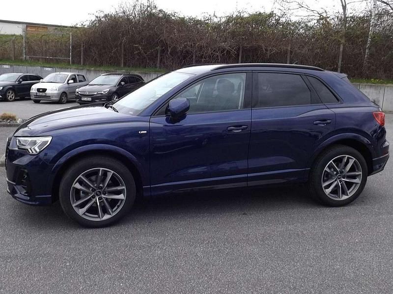 Gebraucht Audi Q3 S-Line 150 PS (110 kW) 2023 Navarrablau metallic SUV