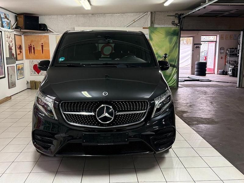 Gebraucht Mercedes V220 AMG line 163 PS (119 kW) 2021 Grau Van / Kleinbus