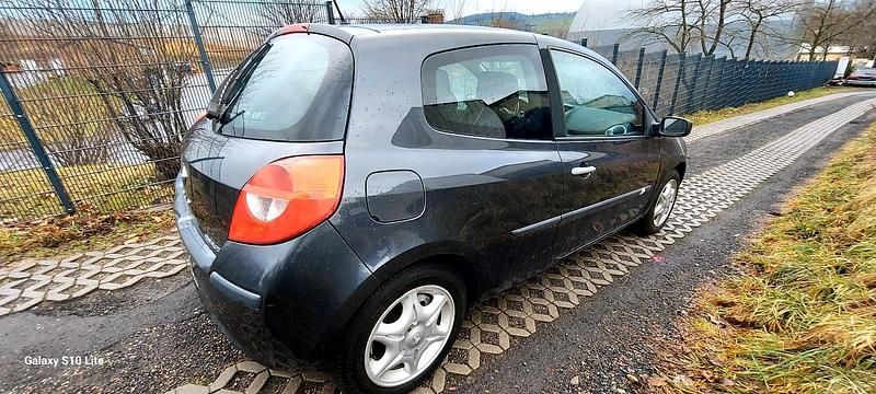 Gebraucht Renault Clio II 111 PS (81 kW) 2005 Grau Kleinwagen