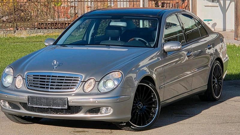 Second-hand Mercedes E500 306 CP (225 kW) 2004 Auriu Berlinǎ