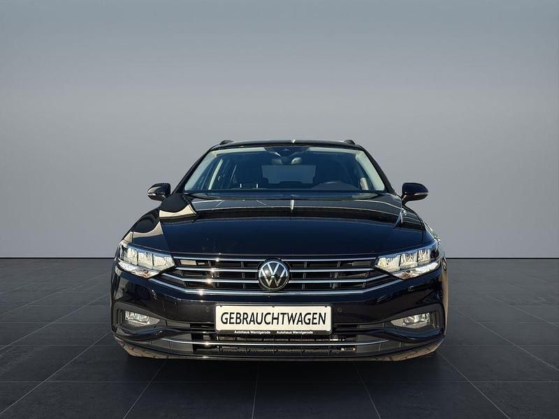 Gebraucht VW Passat 150 PS (110 kW) 2022 Schwarz Kombi
