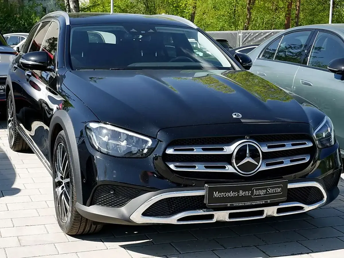 Gebraucht Mercedes E220 200 PS (147 kW) 2023 Unilack schwarz Kombi