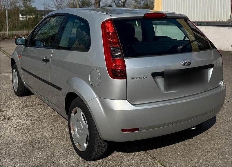 Gebraucht Ford Fiesta 60 PS (44 kW) 2005 Silber Kleinwagen