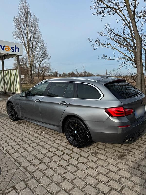 Gebraucht BMW 530 Sport Line 258 PS (189 kW) 2012 Grau Kombi