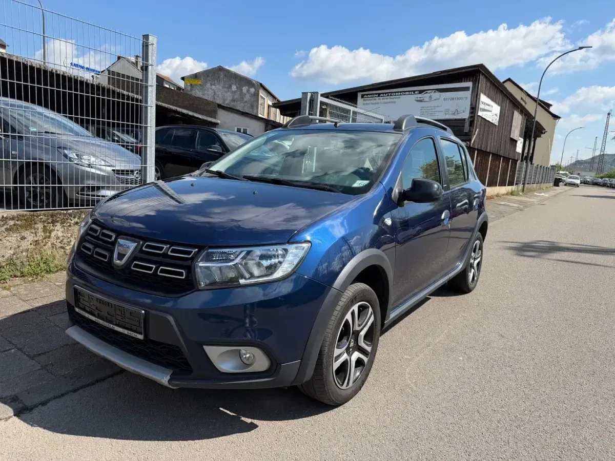 Gebraucht Dacia Sandero Celebration 90 PS (66 kW) 2018 Blau Kleinwagen