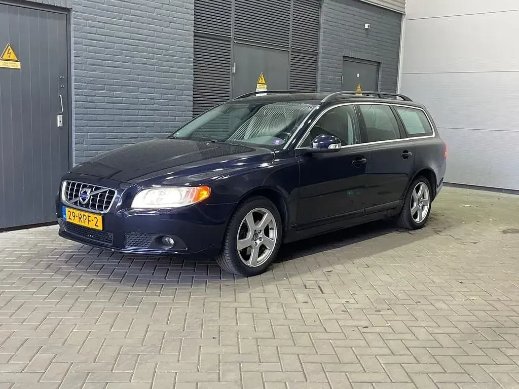Używany Volvo V70 179 KM (131 kW) 2011 Niebieski Kombi