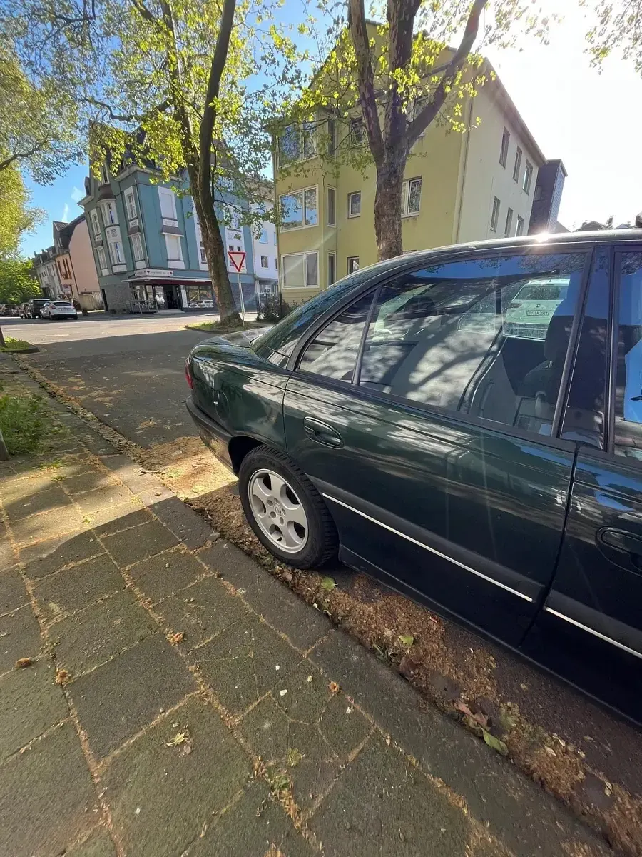 Gebraucht Opel Omega 136 PS (100 kW) 2000 Grün Limousine
