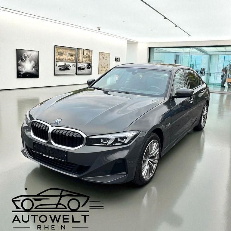 Gebraucht BMW 330e Performance 184 PS (135 kW) 2022 Grau Limousine