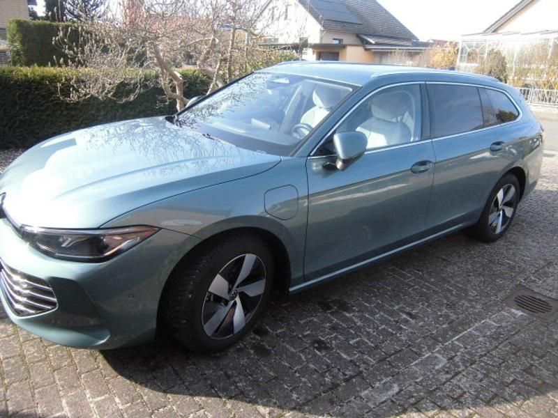 Gebraucht VW Passat Elegance 195 PS (143 kW) 2025 Andere farben Kombi