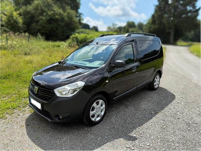 Schwarz Gebraucht 2018 Dacia Dokker Express Essentiel Van | 11.900 € (Teuer) - Bild 1/4