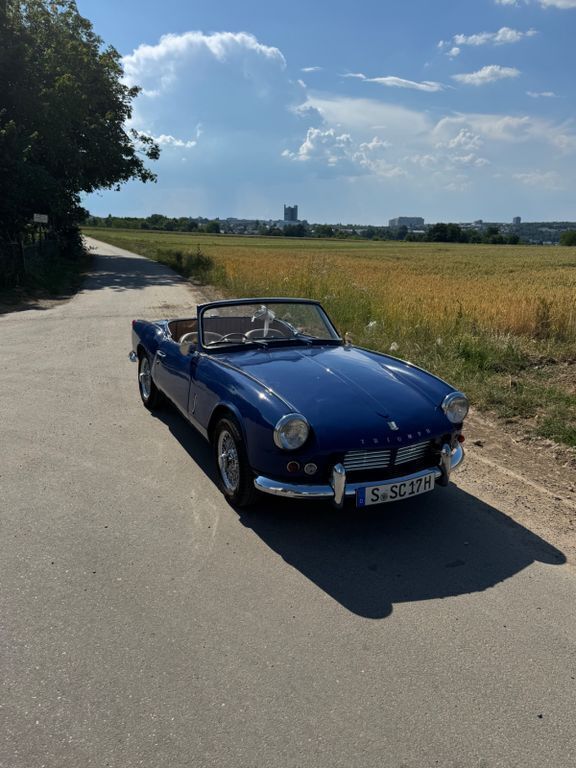 Blau Gebraucht 1965 Triumph Spitfire Cabrio | 13.500 € - Bild 1/4