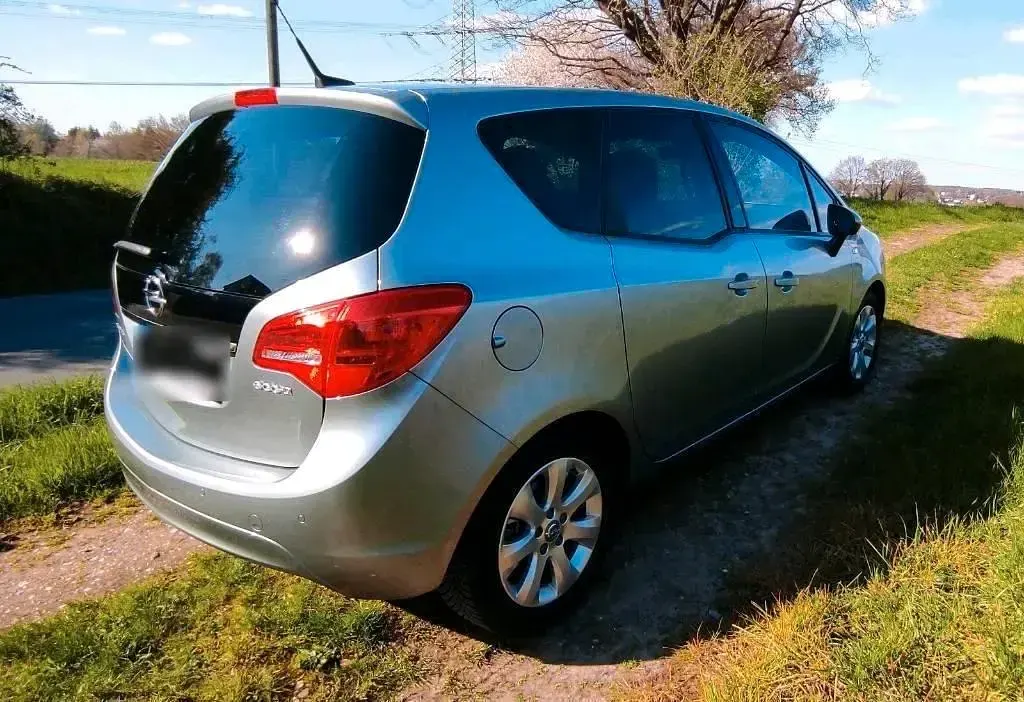 Gebraucht Opel Meriva Edition 140 PS (102 kW) 2012 Silber Van / Kleinbus