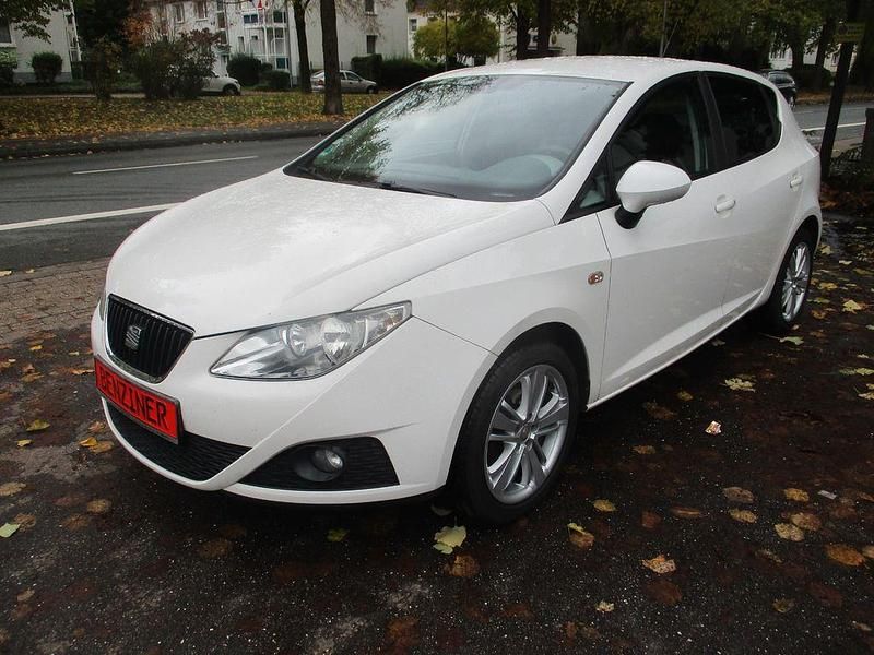 Weiß Gebraucht 2010 Seat Ibiza Limousine | 2.400 € (Fairer Preis) - Bild 1/4