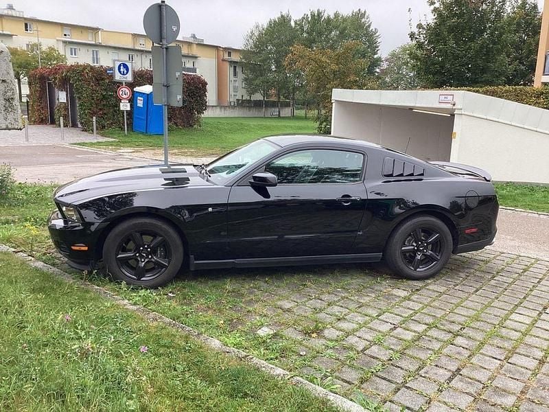 Gebraucht Ford Mustang 305 PS (224 kW) 2011 Schwarz Coupé