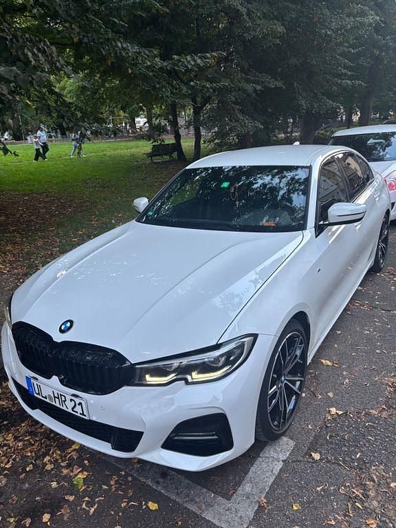 Weiß Gebraucht 2020 BMW 320 M Sport Limousine | 28.500 € (Fairer Preis) - Bild 1/4