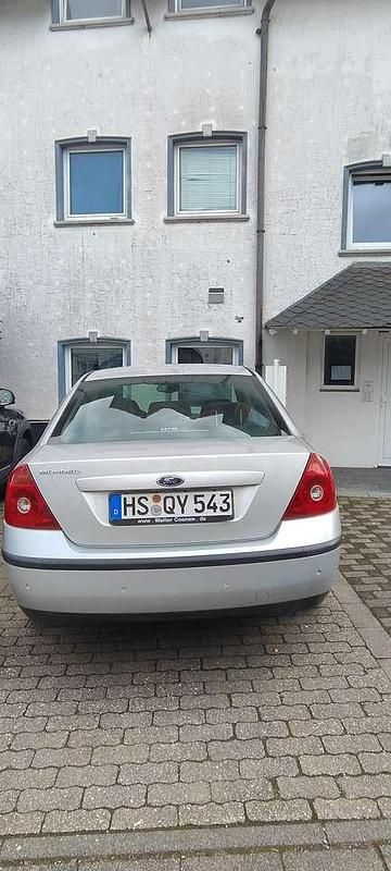 Grau Gebraucht 2002 Ford Mondeo Ghia Limousine | 700 € (Superpreis) - Bild 1/4