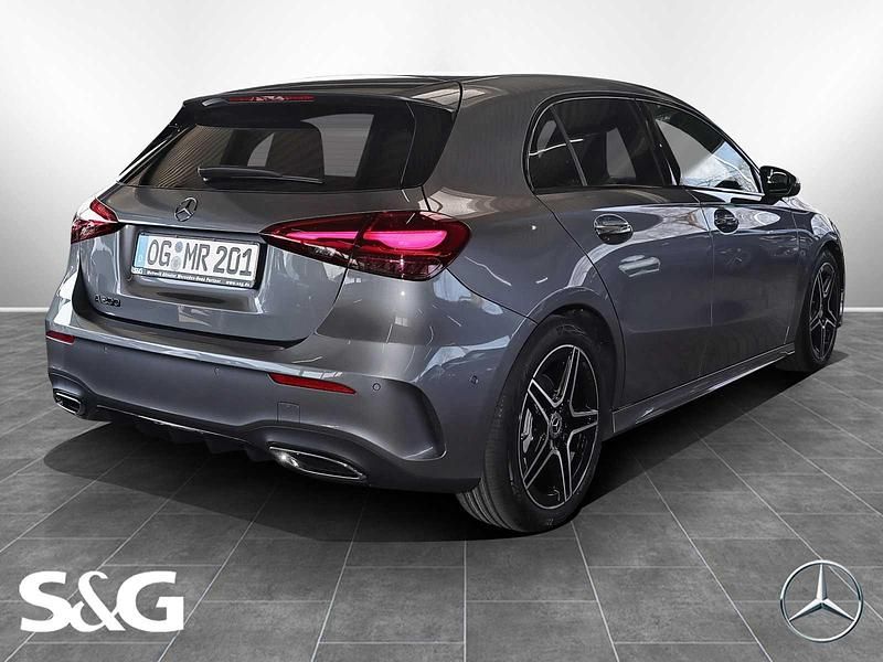 Gebraucht Mercedes A200 AMG 163 PS (119 kW) 2025 Metalliclack mountaingrau Limousine
