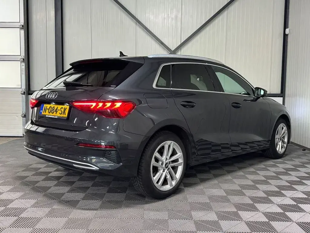 Usado Audi A3 Advanced 110 CV (80 kW) 2022 Gris Berlina