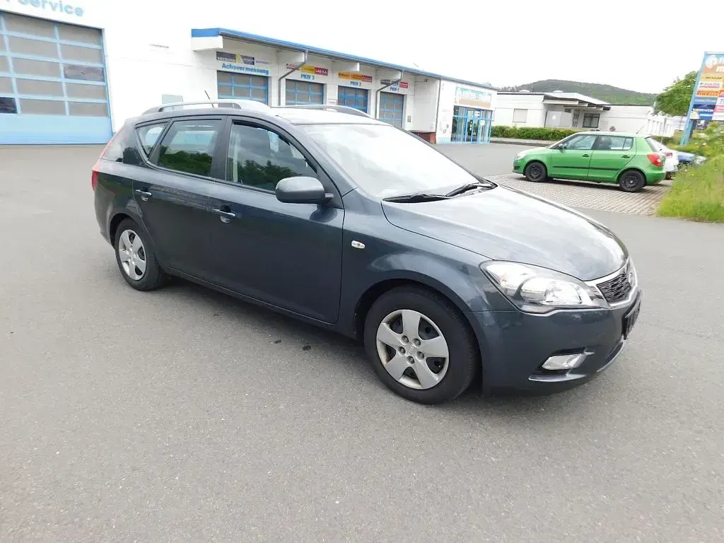 Gebraucht Kia Ceed 109 PS (80 kW) 2010 Grau Kleinwagen
