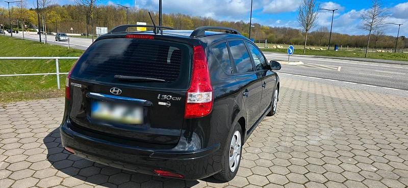 Gebraucht Hyundai i30 110 PS (80 kW) 2011 Schwarz Kombi