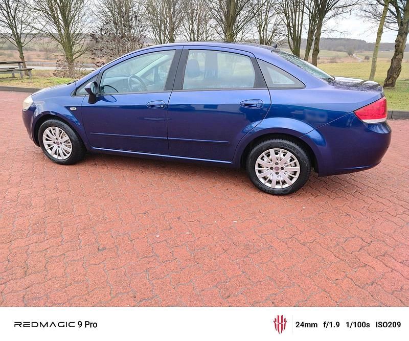 Gebraucht Fiat Linea 120 PS (88 kW) 2008 Blau Limousine