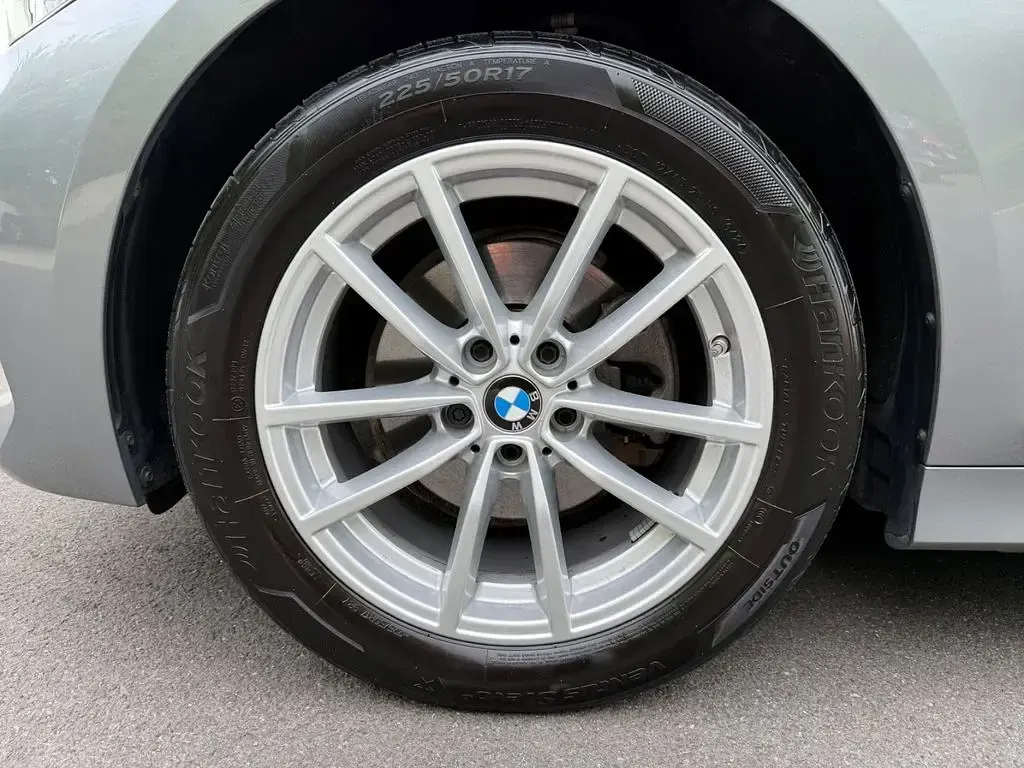 Gebraucht BMW 320 190 PS (139 kW) 2024 Skyscraper grau Kombi