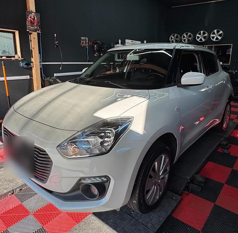 Gebraucht Suzuki Swift 90 PS (66 kW) 2017 Weiß Kleinwagen