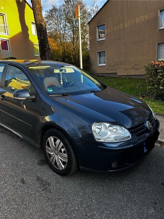 Blau Gebraucht 2005 VW Golf Comfortline Limousine | 2.299 € (Fairer Preis) - Bild 1/4