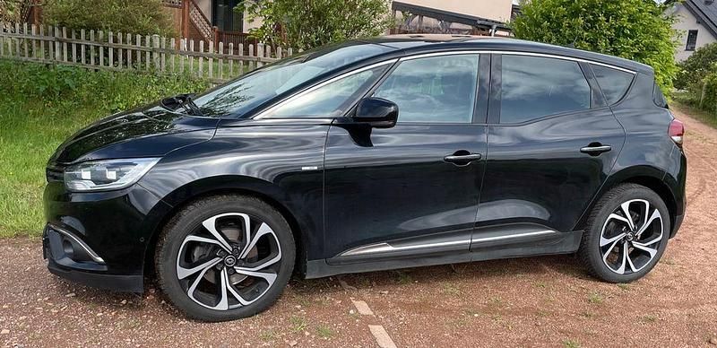 Schwarz Gebraucht 2017 Renault Scénic IV Bose Edition Van / Kleinbus | 10.900 € (Superpreis) - Bild 1/4