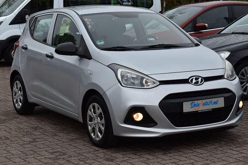 Gebraucht Hyundai i10 Classic 67 PS (49 kW) 2015 Silber Kleinwagen